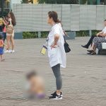 Photo of alleged Chinese tourist allowing child to defecate or pee at SM MOA area draws ire of netizens