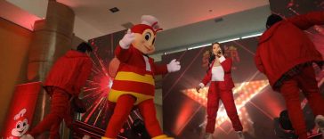 Maja takes center stage and wows the audience with a stunning dance number with her crew and Jollibee.