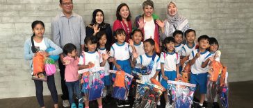 Entrepreneur Magda Hutagalung together with children and representatives from Pansophia Nusantara Foundation at Aloft Jakarta TB Simatupang