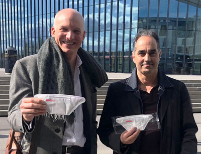 From left: Carlo Centonze, Dr. Thierry Pelet holding the first prototype of HeiQ Viroblock NPJ03 treated face masks