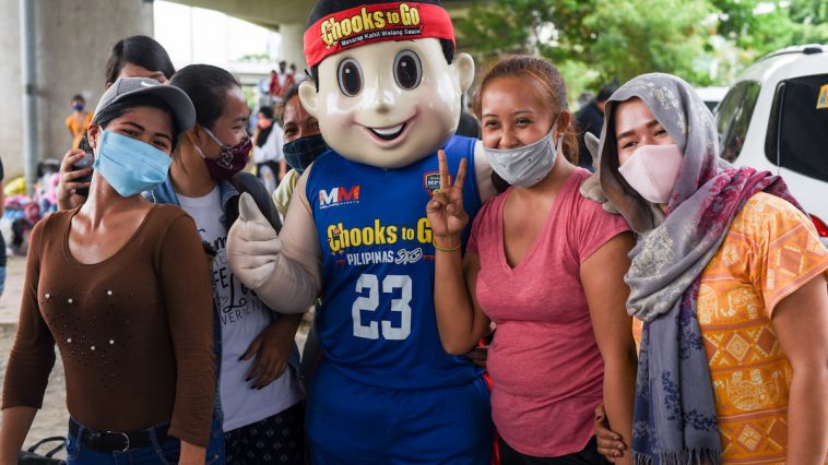 Chooks-to-Go gave free meals to OFWs stranded outside NAIA on eve of Independence Day