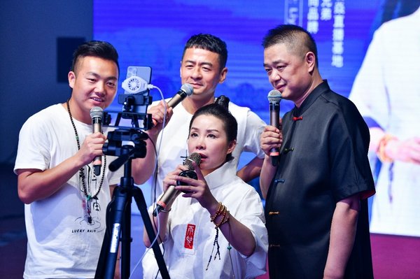 Chinese amateur singer Li Yuer is hosting a 9-hour online charity concert on Kuaishou, receiving a total of 2 million views
