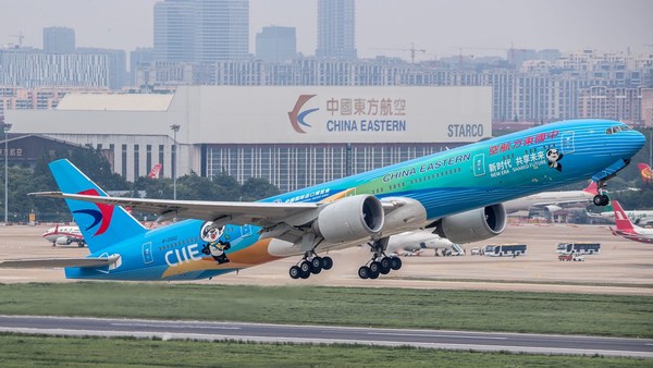 The world's first CIIE-themed airplane launched by CEA flew to Paris for its first overseas flight. The world's first CIIE-themed airplane launched by CEA flew to Paris for its first overseas flight.
