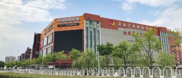 Golden Resources Shopping Mall by N509FZ via Wikimedia cc