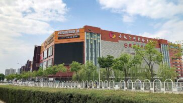 Golden Resources Shopping Mall by N509FZ via Wikimedia cc