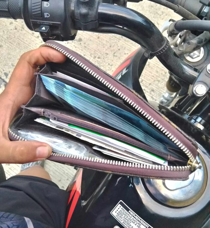 2 Students Honored After Returning Wallet Containing P50,000