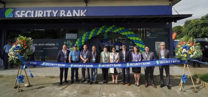 Security Bank opens its 359th branch in Antipolo - Cogeo (L-R): Harold De Leon, FVP and Region 2 Head; Commander Herald Medrano, Antipolo City Police; Bon Mark Dapat, Vice President of Sun Valley Golf and Development, Inc.; Atty. Cedric Capiral, City Legal Officer of Antipolo; Andeng Ynares, City of City Mayor; Edelin Ganir, Records Officer of Malacañang Palace; Leslie Cham, EVP and Branch Banking Group Head; Mai Aguiting, VP and Area Head; Michael Angelo Azurin, Business Manager – OIC of Antipolo-Cogeo Branch; Ronald Austria, SVP and Branch Banking Luzon Distribution Head